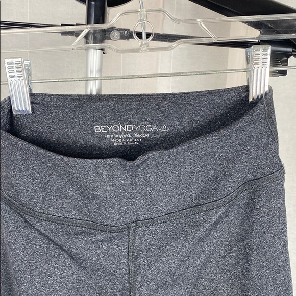 Beyond Yoga Gray Leggings - Picture 1 of 6